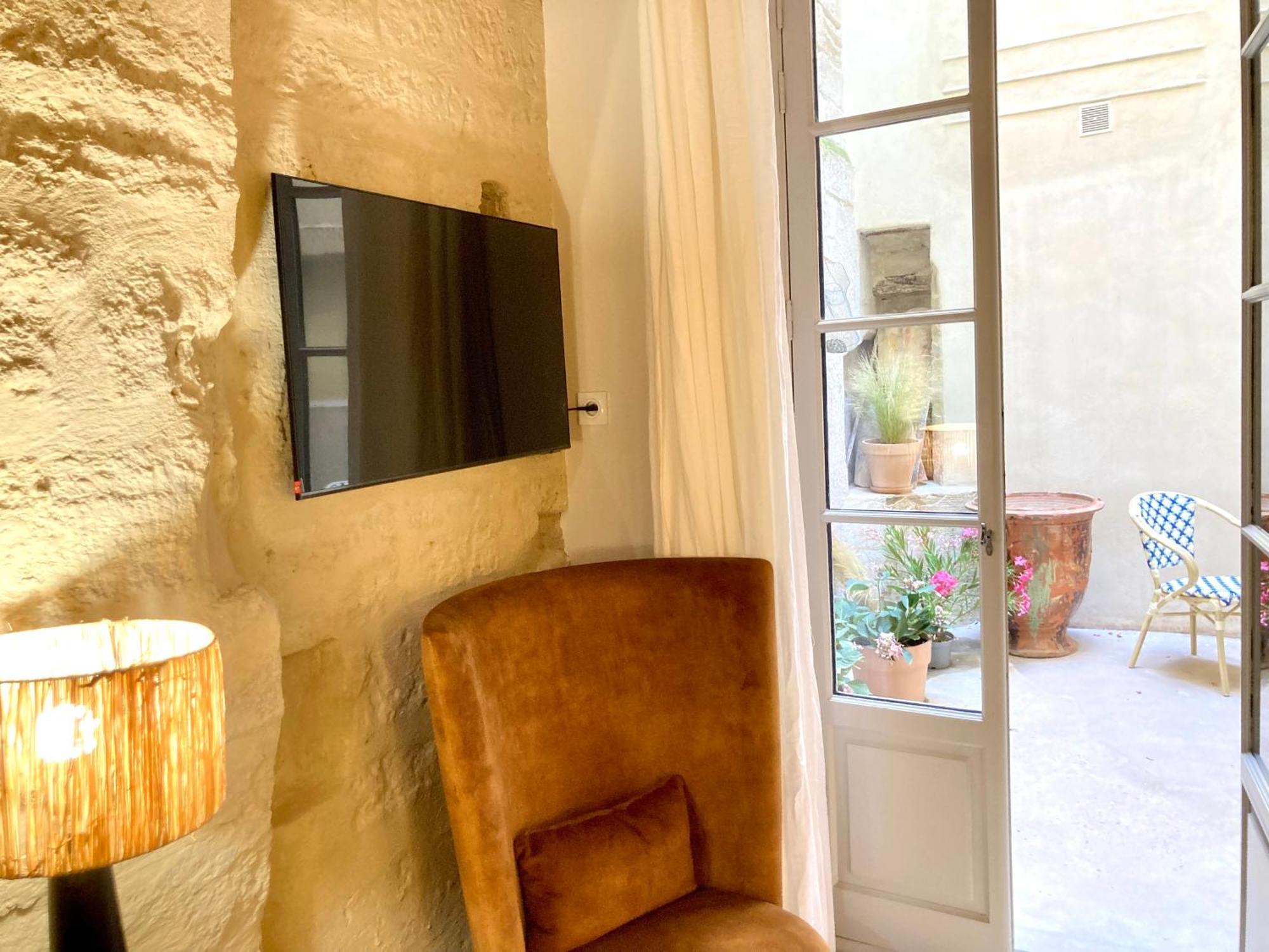 Bed & Breakfast Le Petit - & A Deux Pas Du Pont D'avignon Et Du Palais Des Papes Avignon